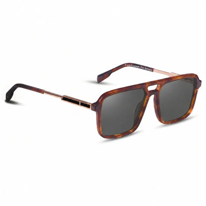 Lentes de sol Fiore 1014 Carey con cristal negro polarizado UV400, vista en tres cuartos para hombre y mujer #color_negro