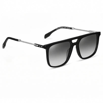 Lentes de sol Fiore 10177 Negro con cristal gradiente gris polarizado UV400, vista en tres cuartos para hombre y mujer #color_gradiente-gris