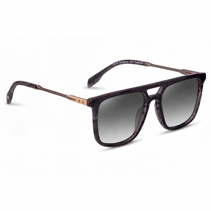 Lentes de sol Fiore 10177 Gris con cristal gradiente gris polarizado UV400, vista en tres cuartos para hombre y mujer #color_gradiente-gris