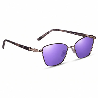 Lentes de sol Fiore 22115 Gris con cristal espejado morado polarizado UV400, vista en tres cuartos para mujer #color_espejado-morado