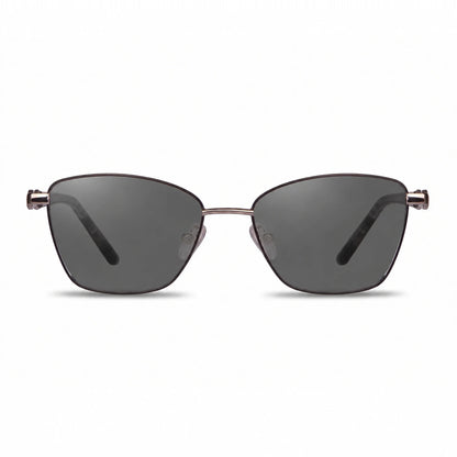 Lentes de sol Fiore 22115 Gris con cristal negro polarizado UV400, vista frontal para mujer #color_negro #foto_frontal