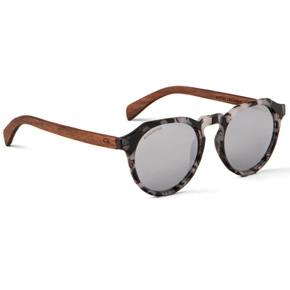 anteojos de sol hexagonales polarizados con patas de madera de hombre y mujer con lentes de color gris #color_silver