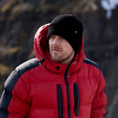Vista frontal Beanie Negro gorra color corcho sustentable