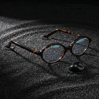 Lentes opticos Guapi Carey sobre arena negra volcanica antirreflex receta optica bio-acetato Bonoboss #editorial_arena-negra #color_carey