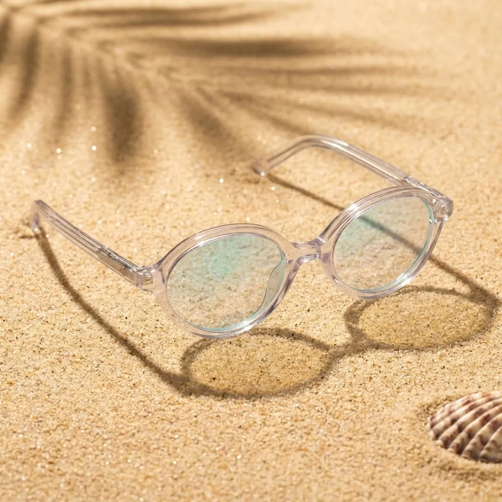 Lentes opticos Guapi Transparente sobre arena dorada superficie natural antirreflex receta optica bio-acetato Bonoboss #editorial_arena-dorada #color_transparente