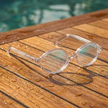 Lentes opticos Guapi Transparente sobre madera teca con gotas de agua antirreflex receta optica bio-acetato Bonoboss #editorial_teca-agua #color_transparente