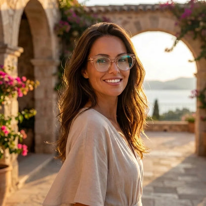 Lentes opticos Hannover Champagne mujer golden hour atardecer elegancia antirreflex receta optica bio-acetato Bonoboss #editorial_mujer-golden-hour #color_champagne