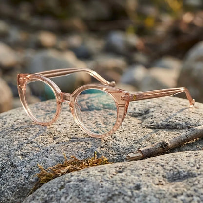 Lentes opticos Hannover Champagne sobre piedra patagonica natural antirreflex receta optica bio-acetato Bonoboss #editorial_patagonica #color_champagne