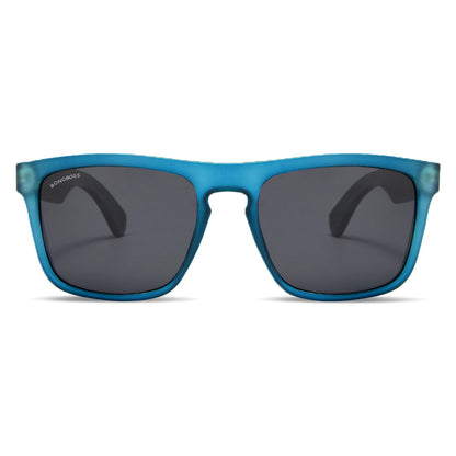 lentes de sol polarizados para hombre y mujer rectangulares de color azul con patas de madera natural sustentable. Marco de plastico reciclado con lentes polarizadas #color-marco_ocean