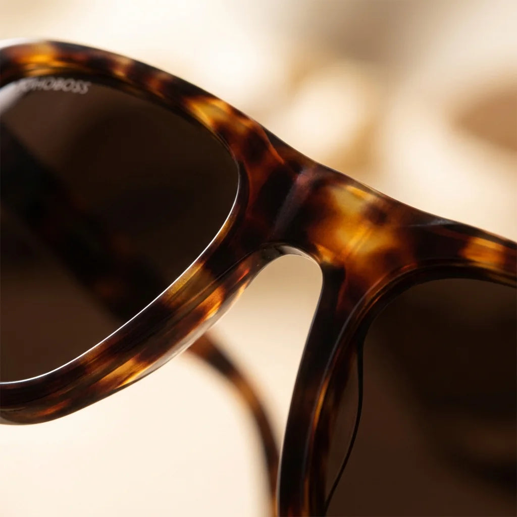 Lentes sol Tom Sol polarizados UV400 bio-acetato aviator carey close-up textura acetato vetas detalle Bonoboss #editorial_polarizado #color_carey