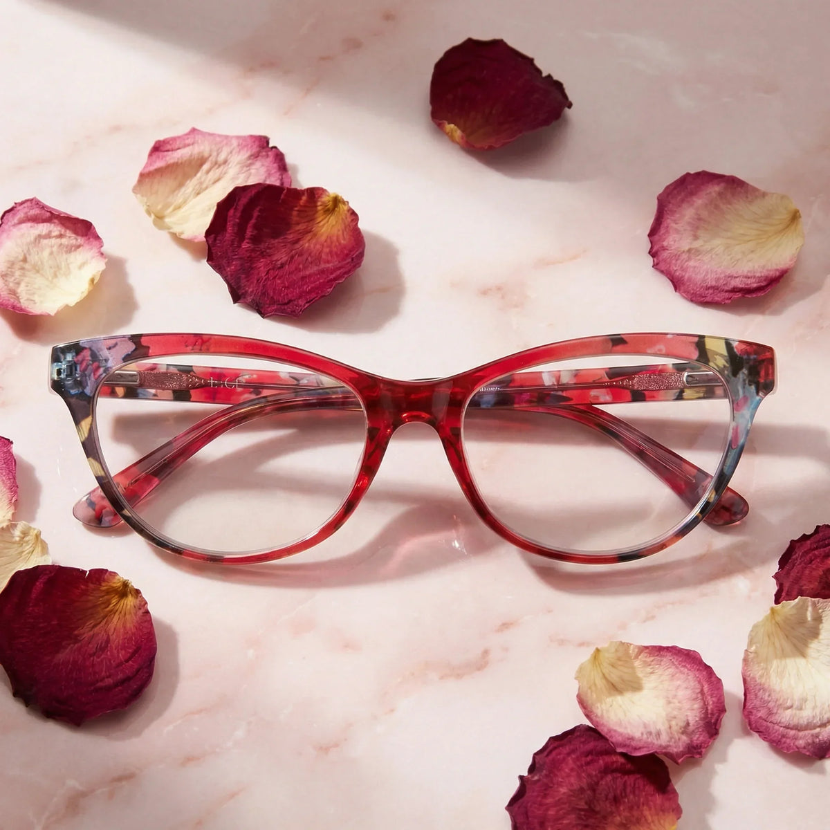 Angelina Red lentes de lectura de frente con pregraduados #editorial_sustentabilidad #color_default