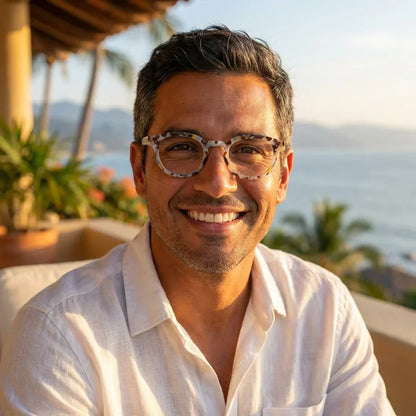 Profesional trabajando todo el dia lentes lectura Hawaii Blue proteccion completa luz azul UV antirreflejo Bonoboss #editorial_grid2 #color_default