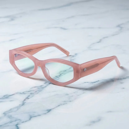 Lentes ópticos Artemisa Pink sobre mármol blanco elegante armazón premium Bonoboss #editorial_armazon #color_pink