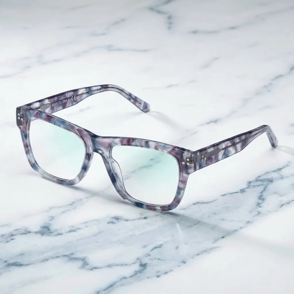 Lentes ópticos Barcelona 1 AliceBlue sobre mármol blanco elegante armazón premium Bonoboss #editorial_armazon #color_aliceblue