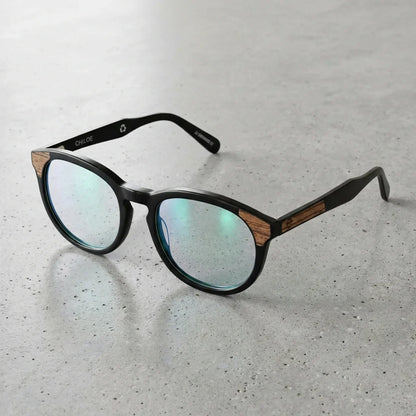 Chiloé 0084 Optical marcos de lentes tono negro de frente con armazón sustentable #color_negro