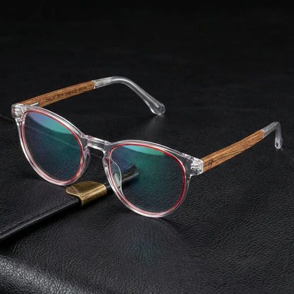 Lentes ópticos Chiloe Rojo sobre cuero negro con detalle brass dorado calidad premium receta Bonoboss #editorial_banner_confianza #color_rojo