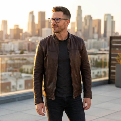 Lentes ópticos Don Eduardo Marble hombre profesional en rooftop urbano atardecer Bonoboss #editorial_lifestyle1 #color_marble