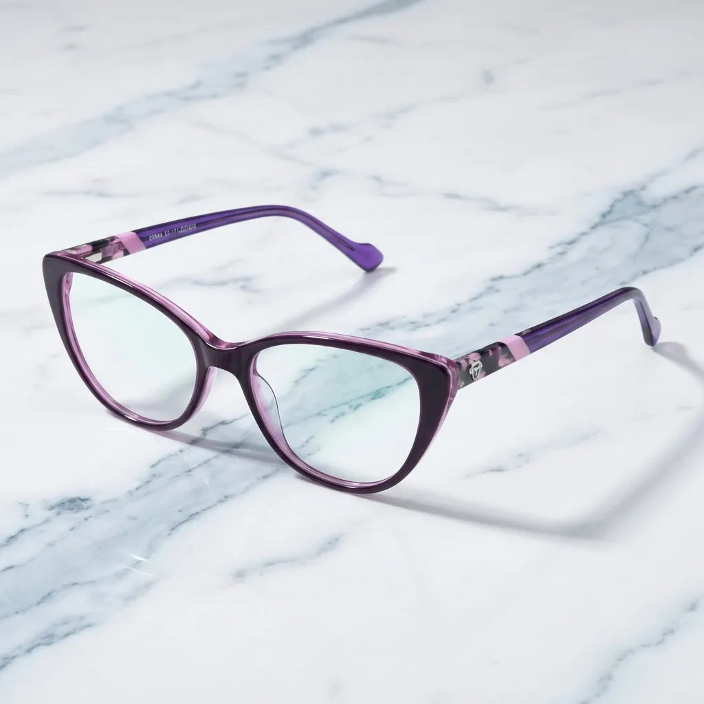 Lentes ópticos Emma Morado sobre mármol blanco elegante armazón premium Bonoboss #editorial_armazon #color_morado
