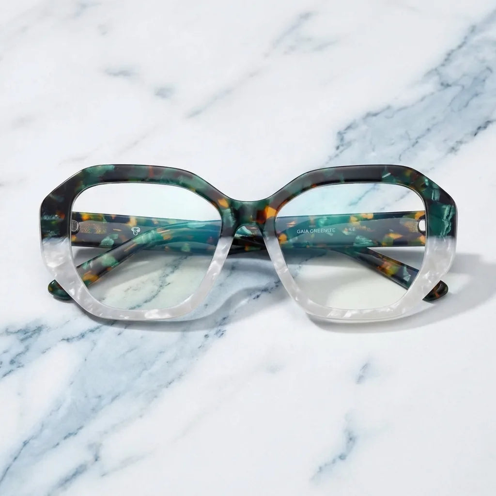 Lentes ópticos Gaia Verde sobre mármol blanco elegante calidad premium receta Bonoboss #editorial_banner_confianza #color_verde