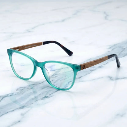 Lentes ópticos Hanga Roa Calipso sobre mármol blanco elegante armazón premium Bonoboss #editorial_armazon #color_calipso