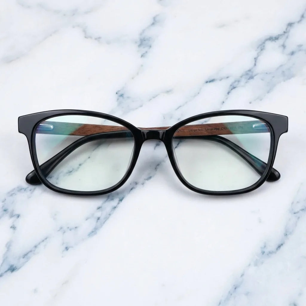 Lentes ópticos Hanga Roa Negro sobre mármol blanco elegante calidad premium receta Bonoboss #editorial_banner_confianza #color_negro