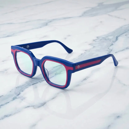 Lentes ópticos Ibiza Azul sobre mármol blanco elegante armazón premium Bonoboss #editorial_armazon #color_azul