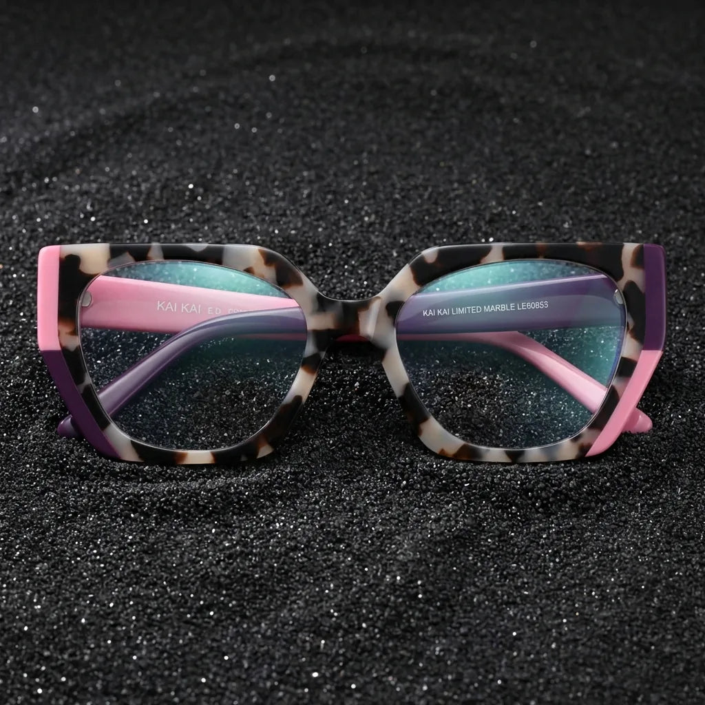 Lentes ópticos Kai Kai Rosado sobre arena volcánica texturizada diseño sustentable Bonoboss #editorial_sustentabilidad #color_rosado