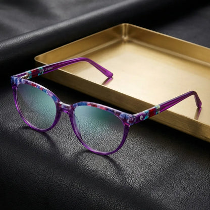 Hombre usando Hanga Roa armazón óptico morado estilo lifestyle #color_morado