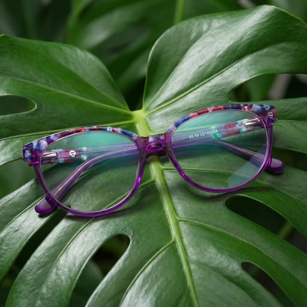 Hombre real usando Hanga Roa marcos de lentes morado vibrante #color_morado