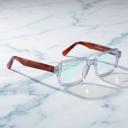 Lentes ópticos London Acetate Transparente sobre mármol blanco elegante armazón premium Bonoboss #editorial_armazon #color_transparente