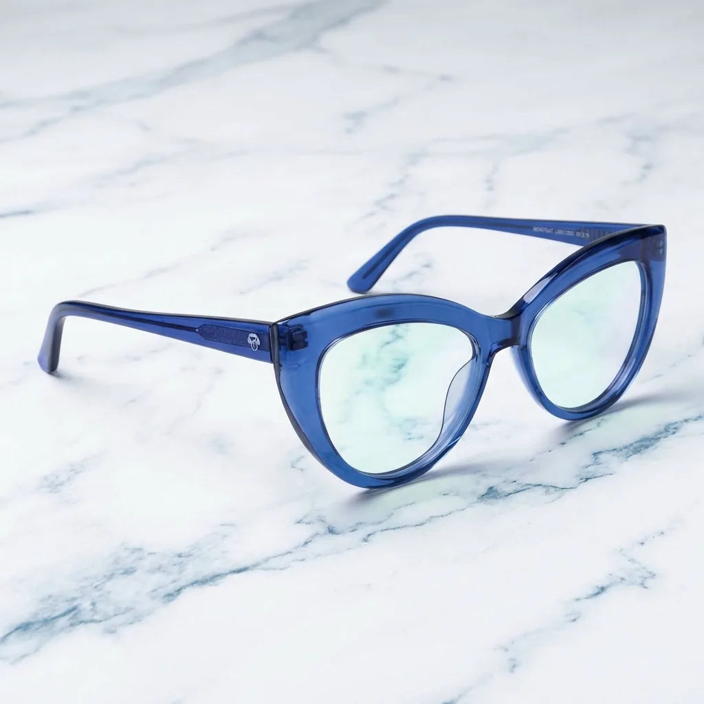 Lentes ópticos Montgat Azul sobre mármol blanco elegante armazón premium Bonoboss #editorial_armazon #color_azul