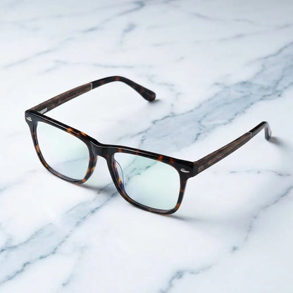 Lentes ópticos Puerto Carey sobre mármol blanco elegante armazón premium Bonoboss #editorial_armazon #color_carey