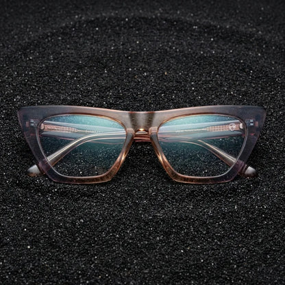 Lentes ópticos Rosario Champagne sobre arena volcánica texturizada diseño sustentable Bonoboss #editorial_sustentabilidad #color_champagne