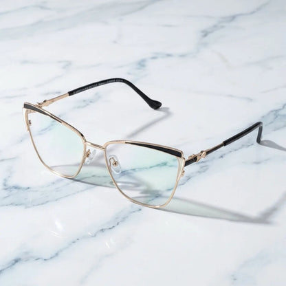Lentes ópticos Sabrina Negro sobre mármol blanco elegante armazón premium Bonoboss #editorial_armazon #color_negro
