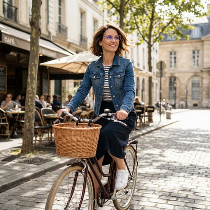 Lentes ópticos Sabrina Rojo mujer en bicicleta vintage café urbano Bonoboss #editorial_lifestyle3 #color_rojo