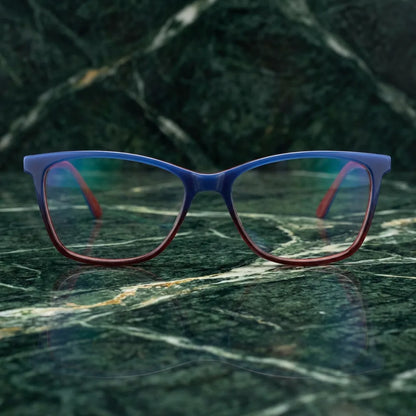 Lentes ópticos Sofia Azul sobre mármol verde natural diseño sustentable Bonoboss #editorial_sustentabilidad #color_azul