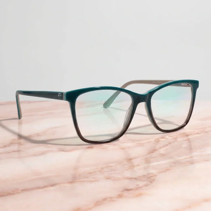 Lentes ópticos Sofia L Verde sobre superficie premium calidad premium receta Bonoboss #editorial_banner_confianza #color_verde