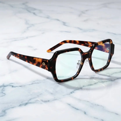 Lentes ópticos Venus Carey sobre mármol blanco elegante armazón premium Bonoboss #editorial_armazon #color_carey