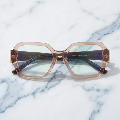 Lentes ópticos Venus Champagne sobre mármol blanco elegante calidad premium receta Bonoboss #editorial_banner_confianza #color_champagne