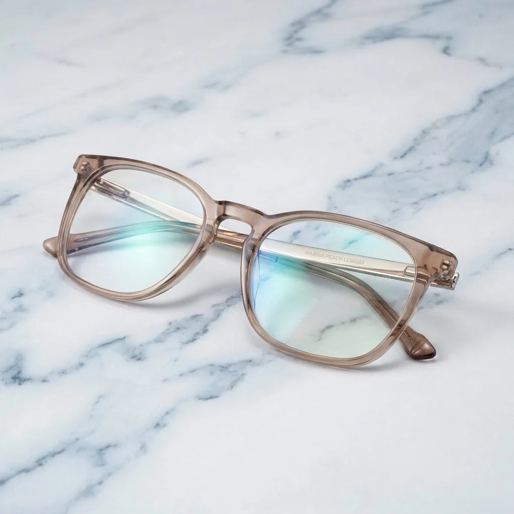 Lentes ópticos Waimea Steel Optic Champagne sobre mármol blanco elegante armazón premium Bonoboss #editorial_armazon #color_champagne