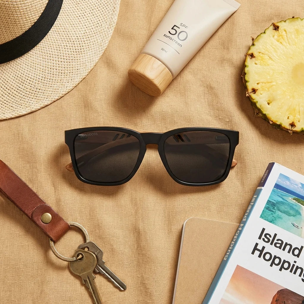 Lentes sol Waimea polarizados UV400 Negro detalle flat lay composición Bonoboss #editorial_detail2 #color_espejado-gris