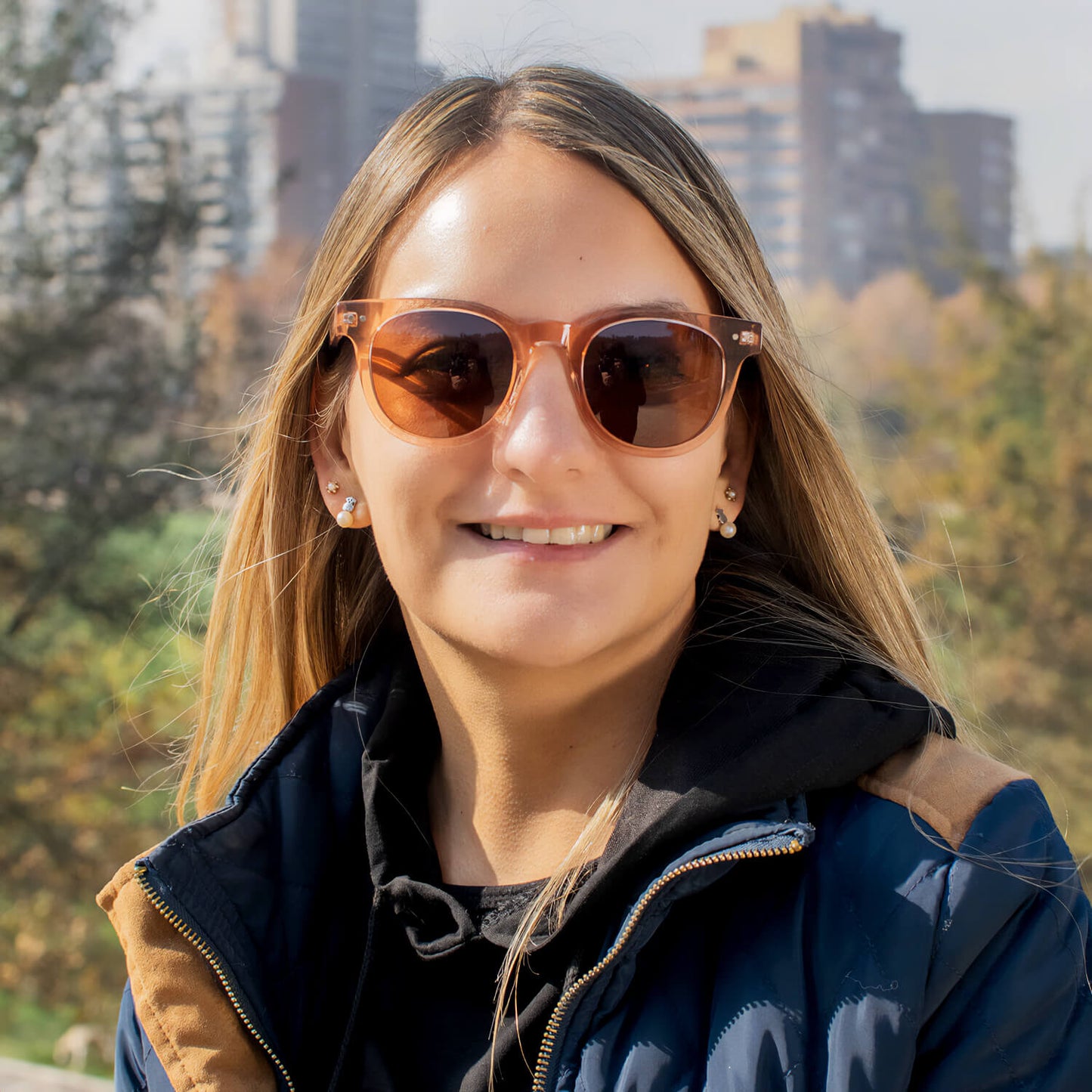 Meli clásico lentes de sol madera champagne dorado vista frontal con protección UV400 #color_champagne