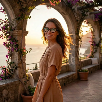 Lentes opticos Milan Carey mujer golden hour atardecer elegancia antirreflex receta optica bio-acetato Bonoboss #editorial_mujer-golden-hour #color_carey