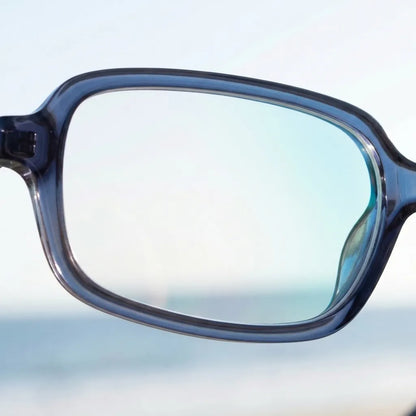 Lentes opticos Navarino Azul close-up lente coating antirreflex detalle antirreflex receta optica bio-acetato Bonoboss #editorial_lente-coating #color_azul