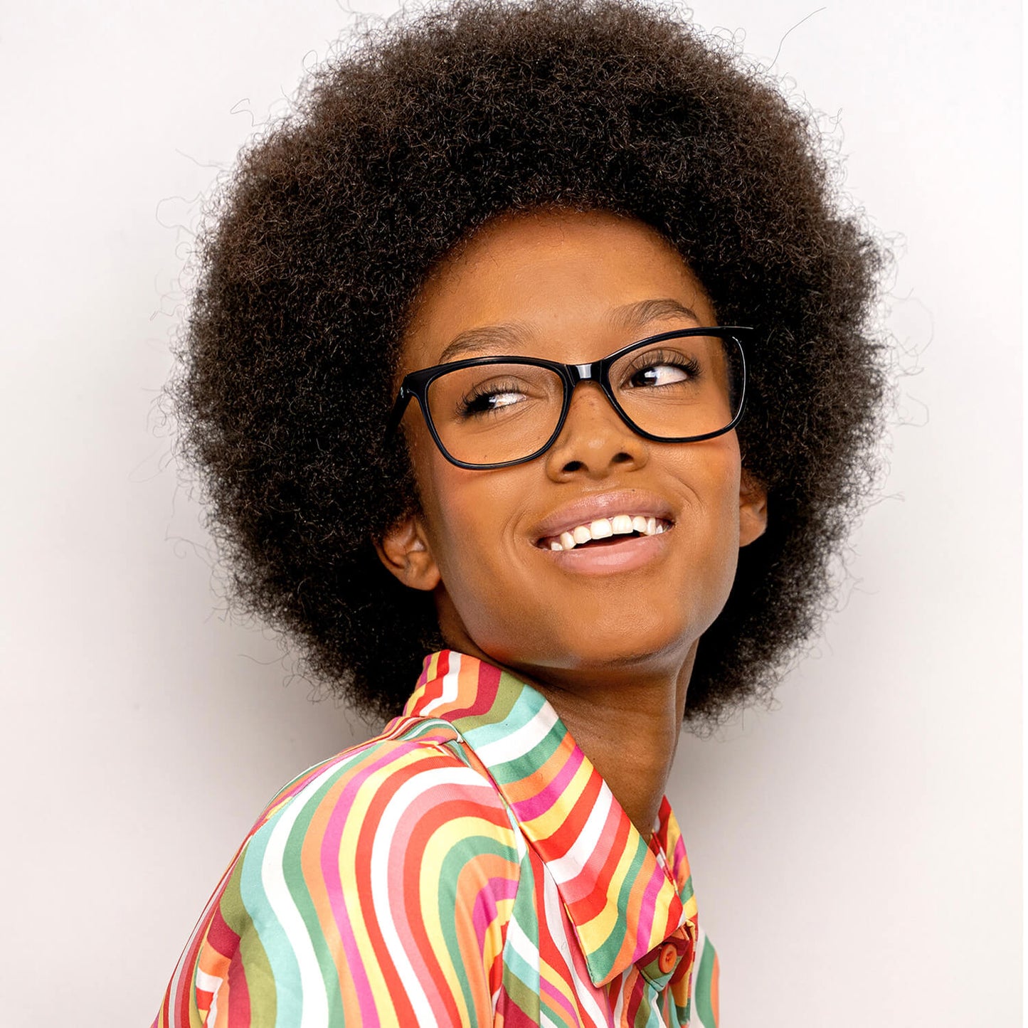 lentes agatados negros mujer cara redonda opticos multifocales bifocales receta mayorista distribuidor.jpg #color_negro