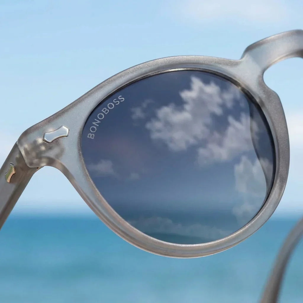 Temuco RPET gafas polarizadas acabado gris estilo retro para hombre y mujer #color_gris