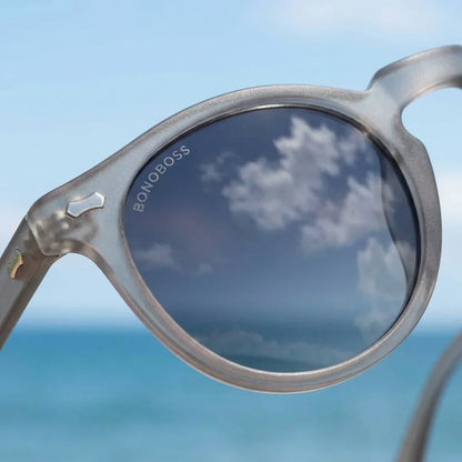 Temuco RPET gafas polarizadas acabado gris estilo retro para hombre y mujer #color_gris
