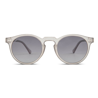 Temuco RPET lentes de sol gris vista frontal diseño universal #color_gris