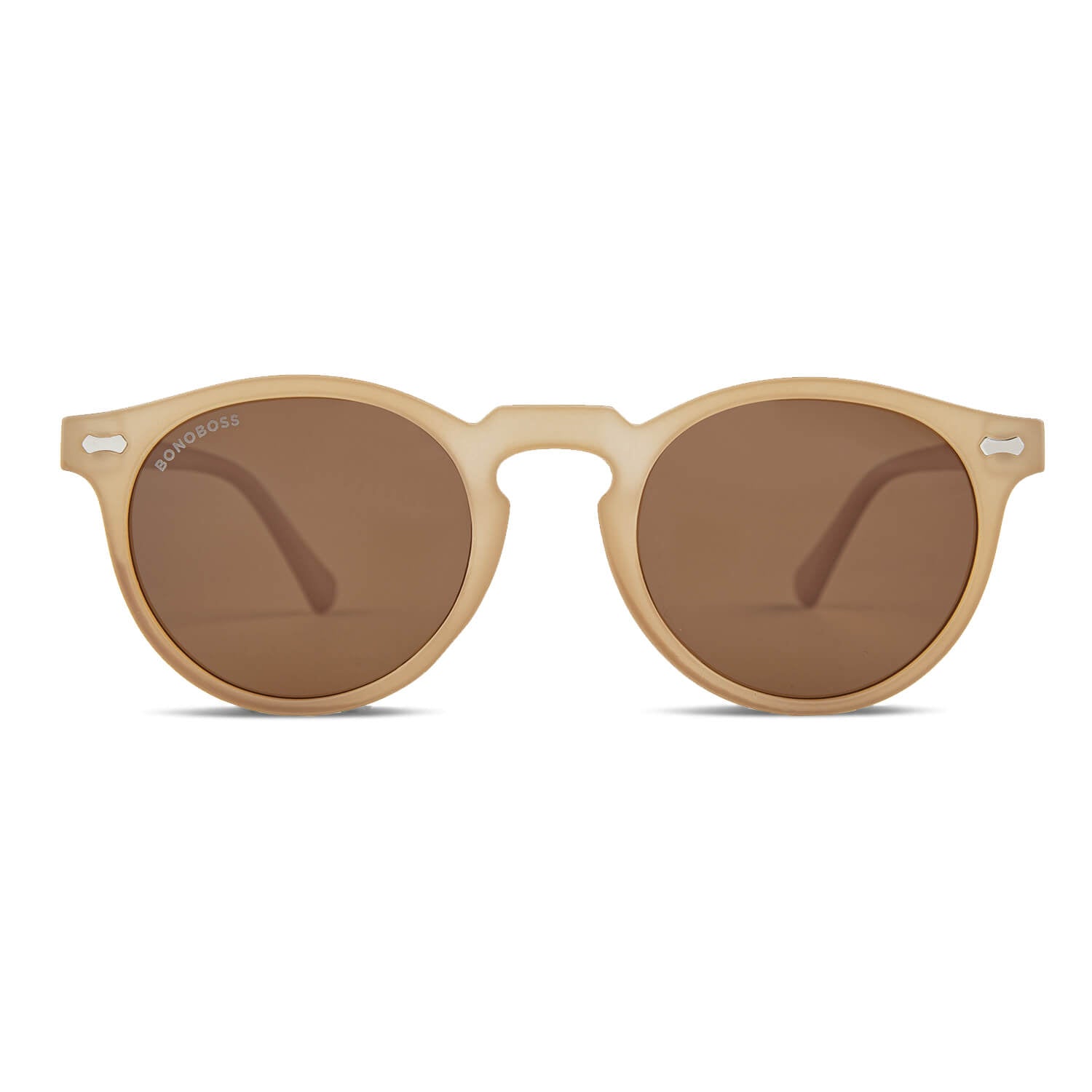 Temuco RPET anteojos de sol tono café de frente con madera natural #color_brown