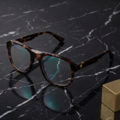 Lentes opticos Tom Carey sobre marmol negro elegante antirreflex receta optica bio-acetato Bonoboss #editorial_marmol-negro #color_carey